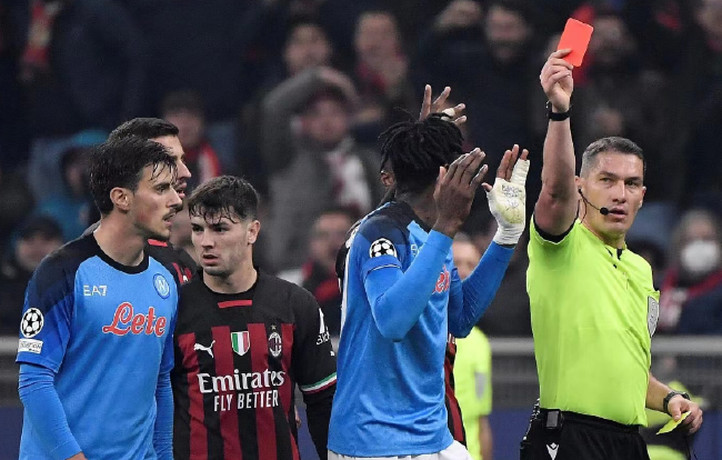  那不勒斯控球率压制对手，泽林斯基中场调度游刃有余